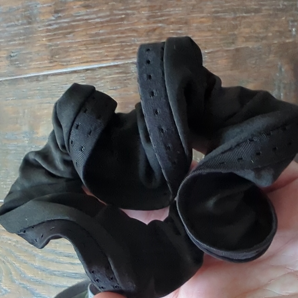 ANTHRO I Set of Three Aly Perforated Scrunchies in White, Gray, and Black - Picture 4 of 6